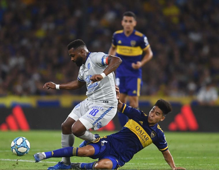 El Morro García junto a un ex compañero, Pol Fernández. Télam Foto: Télam