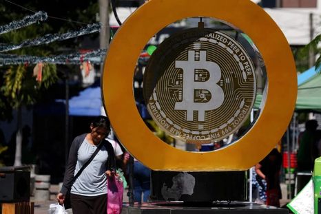 El Salvador adoptó el bitcoin como moneda de curso legal en 2021. Foto: BBC