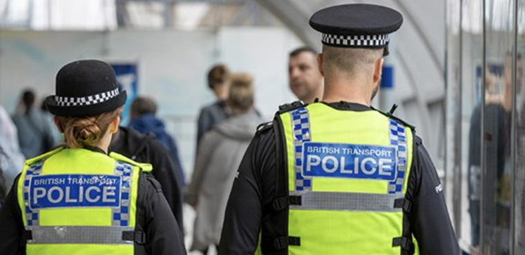 La Policía ya detuvo a los dos atacantes y confirmó que ambos son británicos.