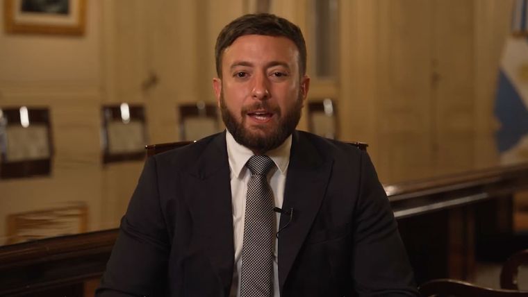 Agustín Laje fue el encargado de dar la visión del Gobierno sobre la violencia de los 70 Foto: Captura