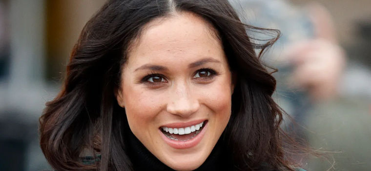 Meghan Markle cumplirá 41 años en agosto de este año Foto: Teen Vogue - https://assets.teenvogue.com/photos/5ad5ffc783cf8333073d21f7/3:2/w_1698,h_1132,c_limit/meghan-markle-book-on-her-time-in-college.jpg