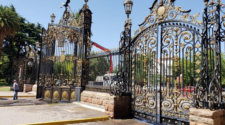 Los detalles decorativos de los icónicos portones del Parque General San Martín remiten a la cultura del sultán que mandó a construirlos. Los detalles decorativos de los icónicos portones del Parque General San Martín remiten a la cultura del sultán que mandó a construirlos.