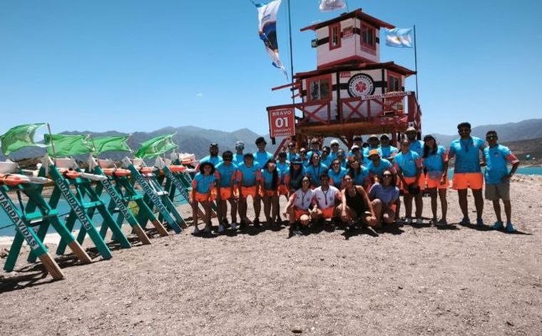 Con servicios, guardavidas y un entorno cuidado, la playa pública de Potrerillos estará habilitada hasta marzo y busca acercar el verano a mendocinos y turistas. Con servicios, guardavidas y un entorno cuidado, la playa pública de Potrerillos estará habilitada hasta marzo y busca acercar el verano a mendocinos y turistas.