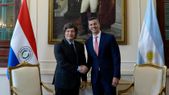 Los presidentes Javier Milei junto a Santiago Peña