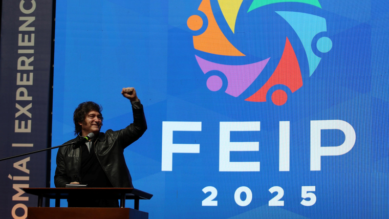 Javier Milei disertó en un evento empresario en Paraguay. Foto: @OPRArgentina