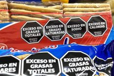 Octógonos negros que la mismísima ley puso al alcance de mis ojos, para que me entere de lo mal que me hace ese producto alimenticio. Foto: Gentileza Pablo Gómez.