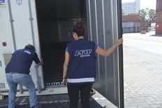 El personal aduanero del Paso Fronterizo Internacional Posadas-Encarnación incautó mercadería de contrabando por casi dos millones de pesos. Foto: Dirección General de Aduanas - AFIP