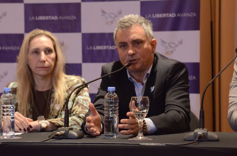 Karina Milei y Sebastián Pareja.