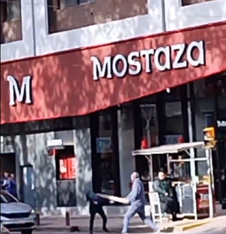 El comienzo de la pelea Foto: captura de video