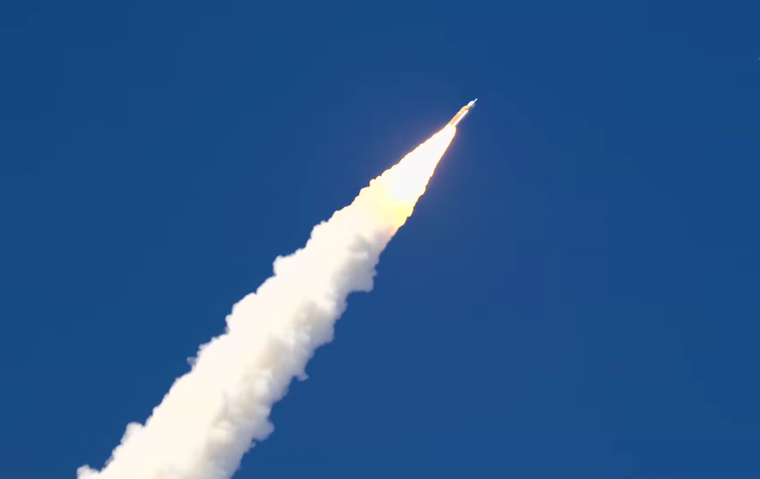 Así despegó la nave que lleva la misión Artemis II de la NASA.