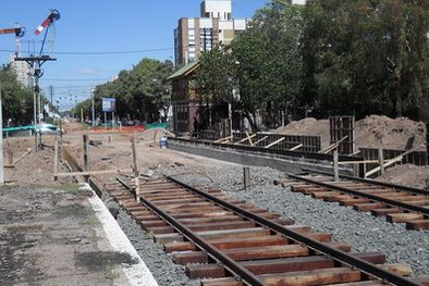 MDZol | Se construye el viaducto para el Metrotranvía. Foto: Alf Ponce / MDZ