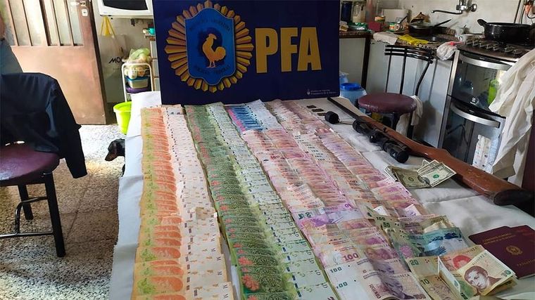 Los elementos secuestrados durante los allanamientos Foto: diariopanorama.com