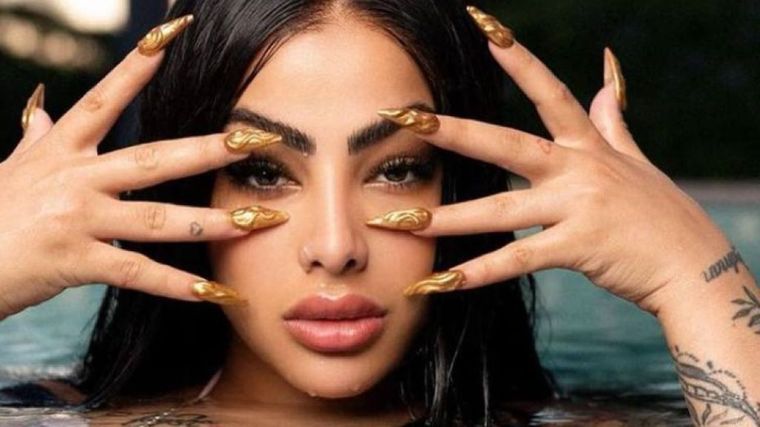 Yailin la más viral causó furos bailando con un arriesgado body transparente.