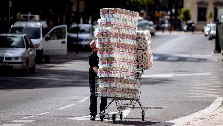 Papel higiénico En España, la gente se volvió loca por el papel. Imagen: Jorge Zapata - EFE.