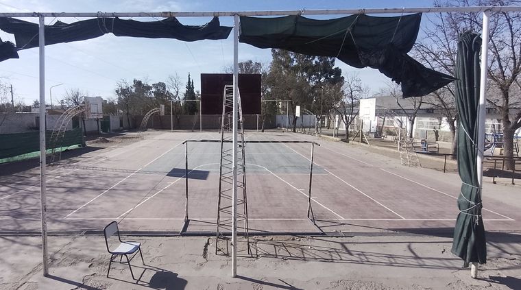 ¿Patios vacíos por deportistas federados es un escenario optimo para la educación? Foto: Rodrigo DAngelo / MDZ