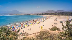 Este pueblo costero de Chile combina playas tranquilas y precios accesibles para el verano. Este pueblo costero de Chile combina playas tranquilas y precios accesibles para el verano.