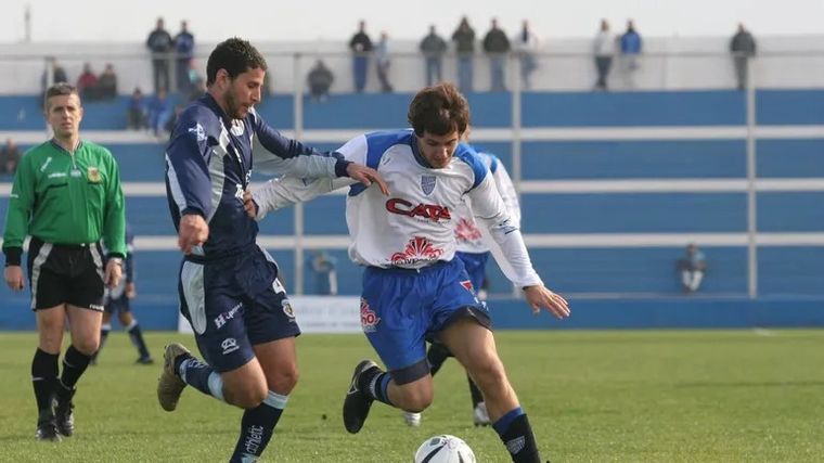 El Tomba jugó su último partido oficial con público en el Gambarte el 18 de junio de 2005, ante Tiro Federal de Rosario. El Tomba jugó su último partido oficial con público en el Gambarte el 18 de junio de 2005, ante Tiro Federal de Rosario.