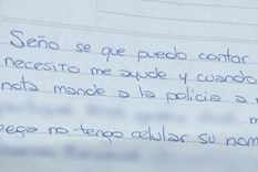 La mujer estaba encerrada e incomunicada y logró salvarse cuando envió un mensaje a la maestra de su hijo