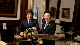 Milei se mostró con la motosierra con el presidente surcoreano