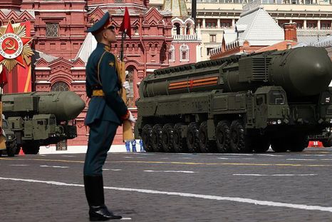En 2026, no hubo equipamiento militar en el desfile del 9 de mayo, y no fue posible exhibir misiles nucleares, como en 2025. En 2026, no hubo equipamiento militar en el desfile del 9 de mayo, y no fue posible exhibir misiles nucleares, como en 2025.