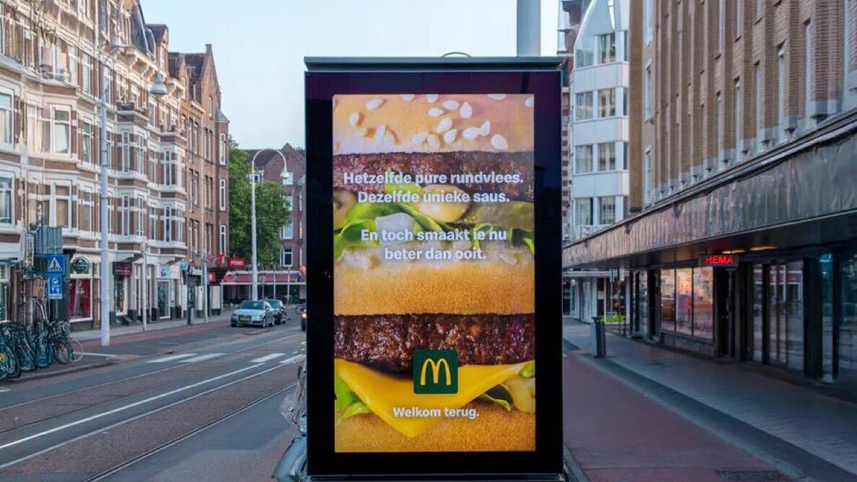 Los insólitos carteles en Ámsterdam tras prohibir la publicidad de carne en la vía pública