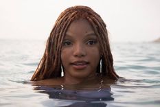 Detrás de las trenzas de Halle Bailey en La Sirenita, hay un millonario pago de Disney.