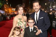Camila Sodi junto a Diego Luna y sus dos hijos. Foto: Instagram Camila Sodi junto a Diego Luna y sus dos hijos. Foto: Instagram