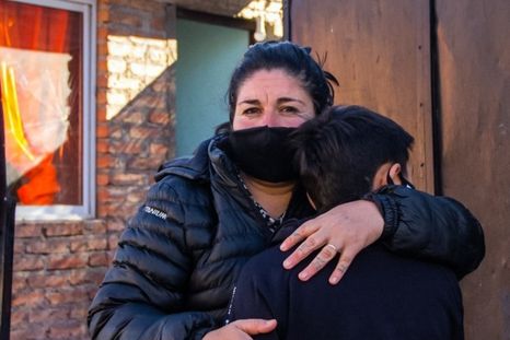 Lorena junto a su hijo de 11 años Foto: La Garganta Poderosa