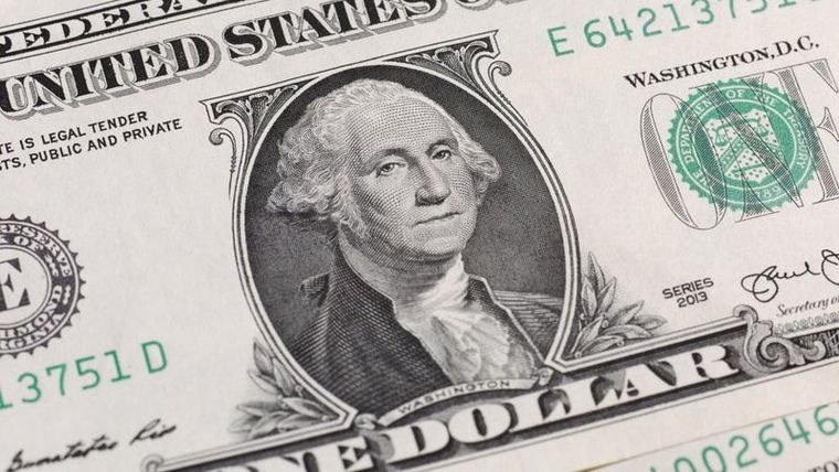 Dólar oficial trepó 3,7 % en la primera semana de julio y marcó nuevo récord. Foto: archivo.
