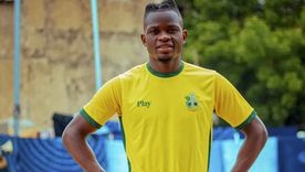 El futbolista de Katsina United murió luego de desplomarse durante un encuentro amistoso. El futbolista de Katsina United murió luego de desplomarse durante un encuentro amistoso.