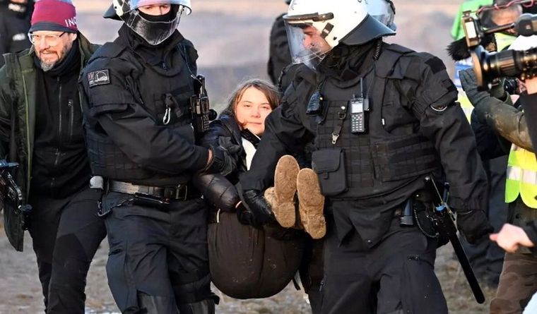 Una de las tantas detenciones de la activista sueca. Foto: Dpa.