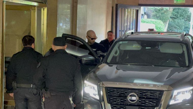 Pablo Martín Feijoo saliendo de Comodoro Py.