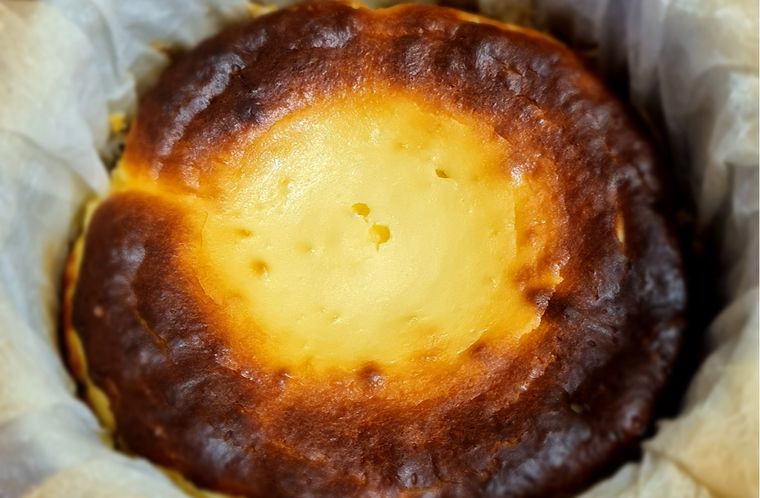 Tarta de queso La Viña Una receta clásica de España para hacer en pocos pasos. Foto: Shutterstock