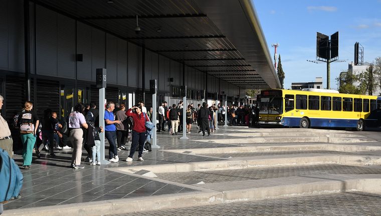 El transporte público de media y larga distancia tendrá un aumento del 30%. Foto: Santiago Tagua/MDZ