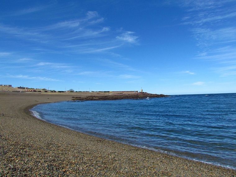El entorno natural cercano al pueblo permite observar fauna marina y paisajes protegidos de la Patagonia. El entorno natural cercano al pueblo permite observar fauna marina y paisajes protegidos de la Patagonia.