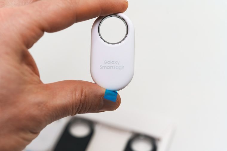 La compatibilidad con la red SmartThings Find amplía el alcance de los rastreadores en ecosistemas Galaxy. La compatibilidad con la red SmartThings Find amplía el alcance de los rastreadores en ecosistemas Galaxy.