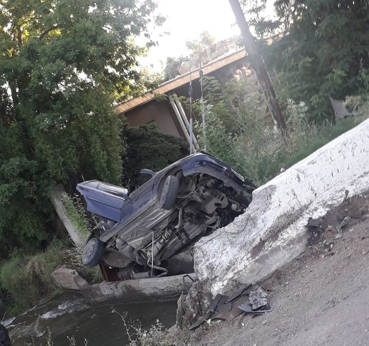Así quedó el vehículo de los turistas fallecidos Foto: Diario San Rafael