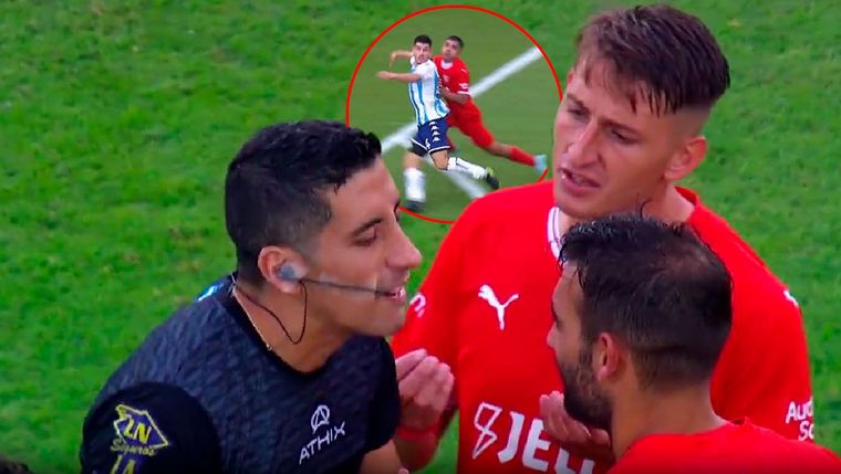 Los jugadores de Independiente fueron a buscar a Falcón Pérez tras ver el penal en el vestuario