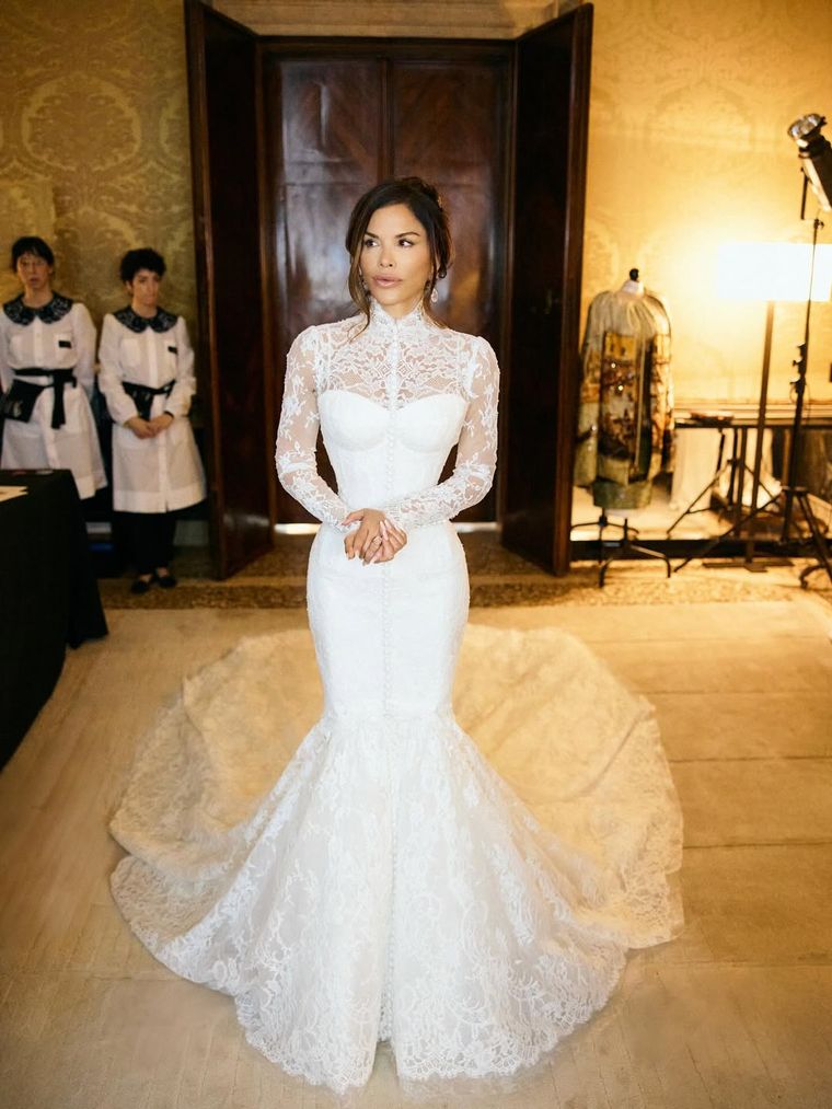 El vestido de novia de Lauren Sánhez es de Dolce & Gabbana.