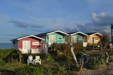 El pueblo de Mar de Cobo ofrece playas tranquilas y un entorno natural ideal para descansar en verano.