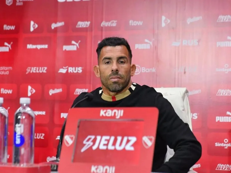 Tras su presentación, Tevez se encontró con el líder de la barrabrava de Independiente