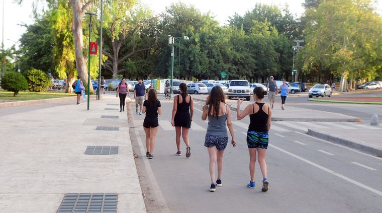 El calor seguirá presente este viernes. Foto: ALF PONCE / MDZ