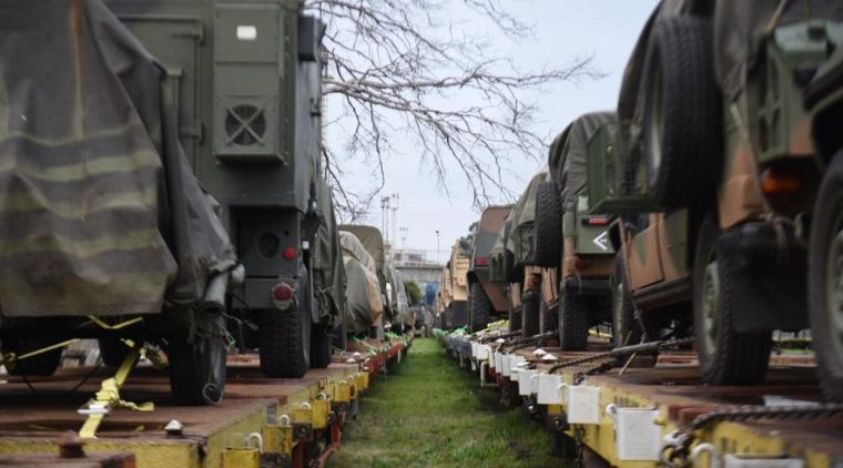 El tren transportaba vehículos militares destinados al “Ejercicio Libertador”.&nbsp;