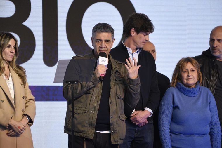 Fin de misterio. Jorge Macri anunciando su victoria sobre Martín Lousteau. Foto: Juan Aberastain/MDZ