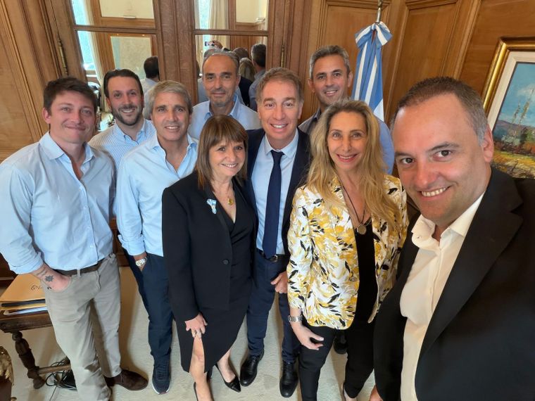 Eduardo Feinmann confirmó que ni Karina Milei ni el presidente le soltarán la mano a Manuel Adorni. 