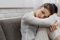 Descubre el costo emocional de dar apoyo constante.