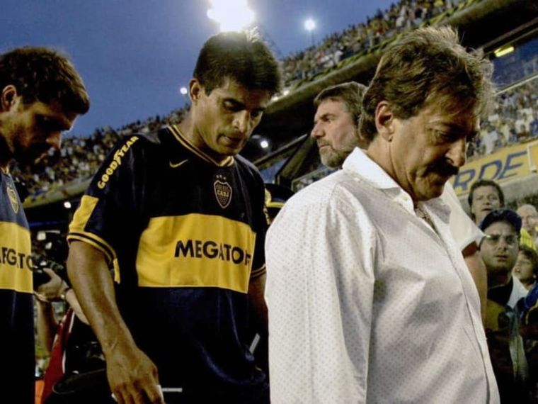 La Volpe dirigió a Boca en 2006 y perdió el campeonato de manera increíble. La Volpe dirigió a Boca en 2006 y perdió el campeonato de manera increíble.