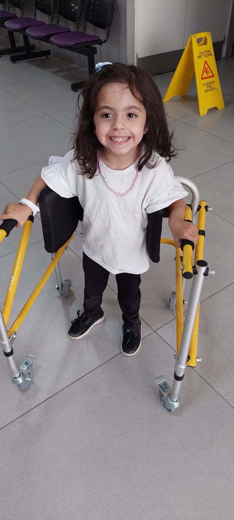 Martina Torres Remetich convive con una compleja discapacidad y su familia lucha para que OSEP cumpla con la entrega de insumos. Martina Torres Remetich convive con una compleja discapacidad y su familia lucha para que OSEP cumpla con la entrega de insumos.