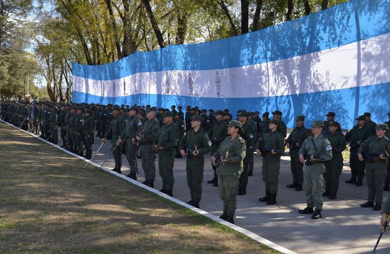 El patrullaje en la ciudad de Jesús María es parte de las prácticas profesionales. Será los fines de semana y en dos turnos con 90 gendarmes que se están por graduar. Foto: Argentina.gob.ar