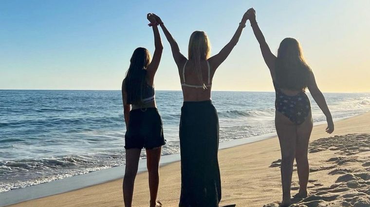 El viaje de Nicole Con sus hijas Foto: @nikitaneumannoficial